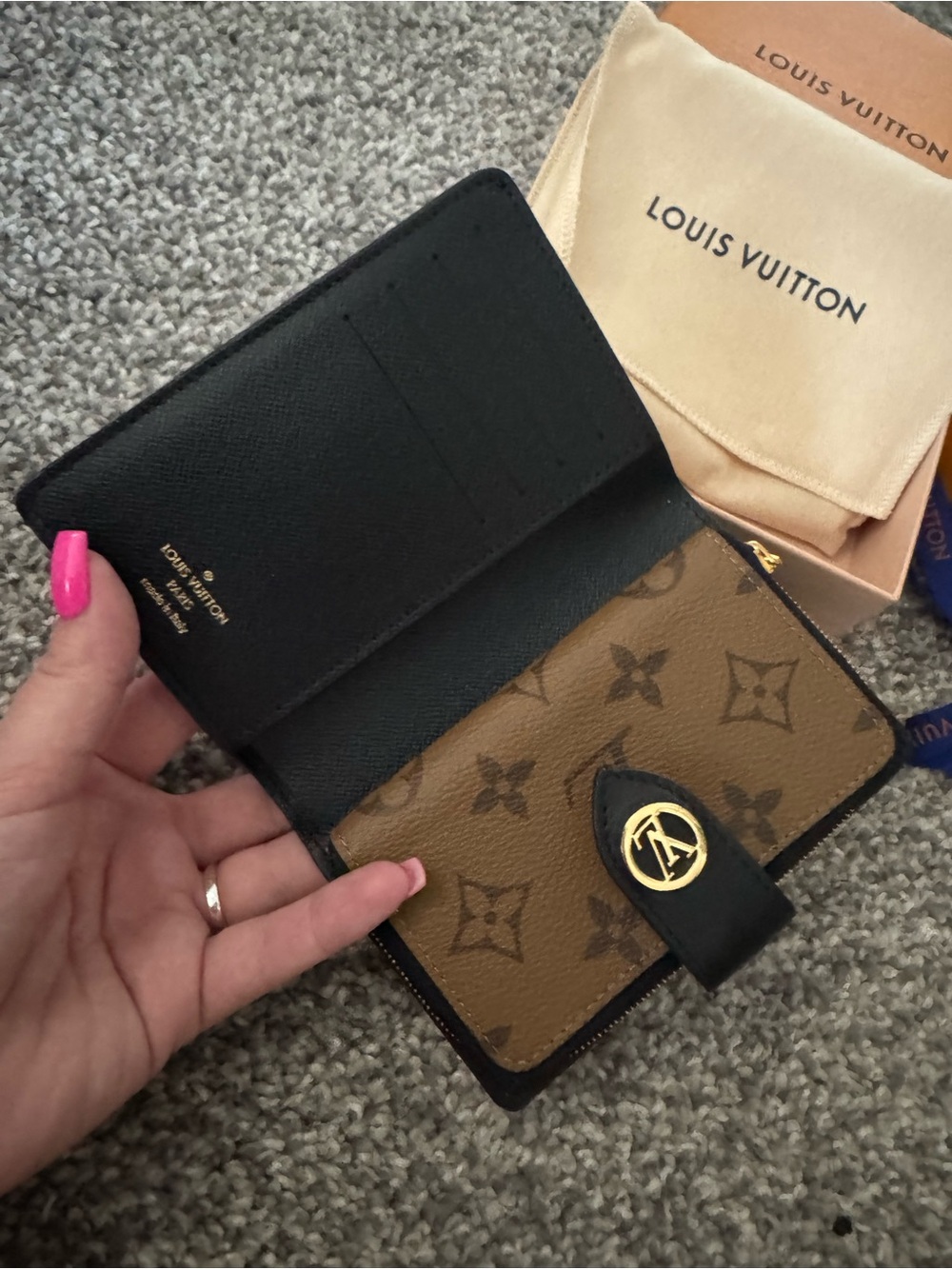 Louis Vuitton Juliette Wallet in Reverse Monogram - Picture 2 of 13